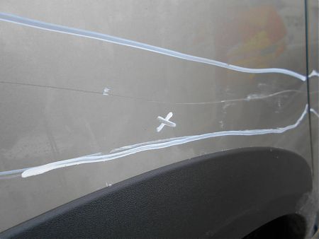 Царапина на заднем правом крыле Volvo XC70