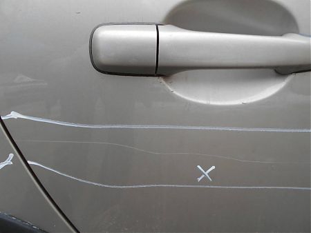 Царапина на задней правой двери Volvo XC70
